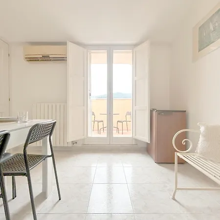 Con Balcone Wifi Ac Mare A 400mt Affittacamere Vado Ligure